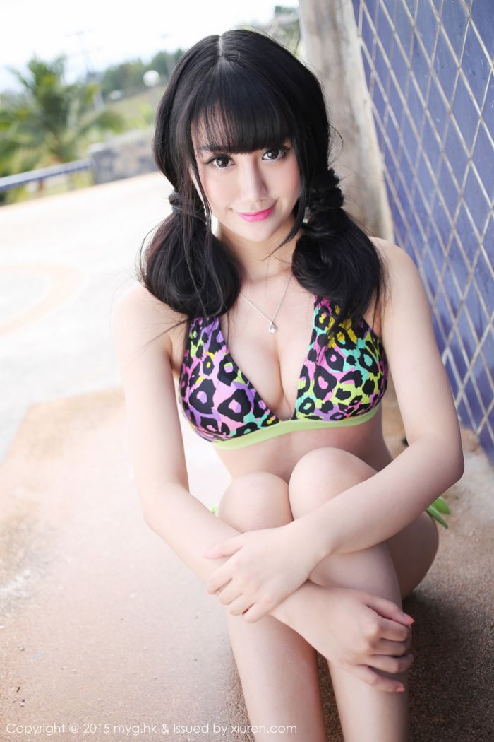 美媛馆养眼美女杨晓青儿泳池比基尼学生装制服诱惑写真