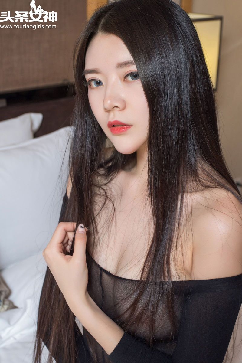 头条女神性感美女婧婧(林蕾)透视装黑丝美腿情趣床照美图