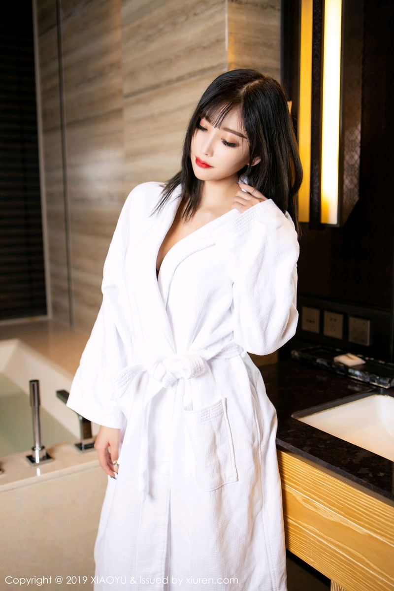 语画界性感女神杨晨晨sugar黑丝美腿情趣内衣诱惑海南旅拍