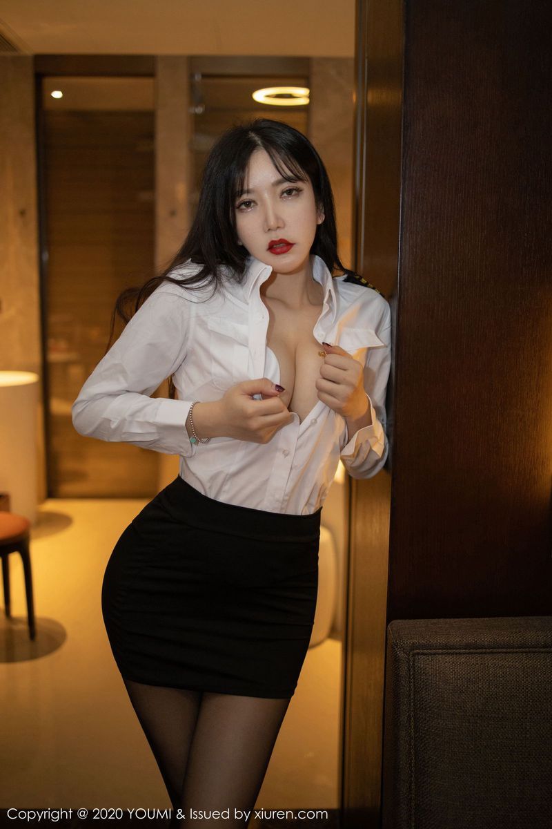 尤蜜荟美女模特心妍公主白衬衫&黑丝美腿职场OL私房写真