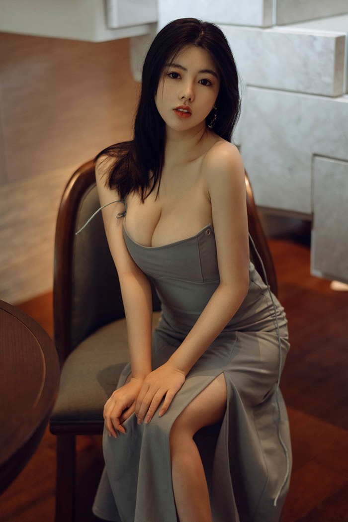 贴身爱妻娜露傲人巨乳娇喘中露出